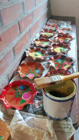 Kalocsai tányérok megfestve